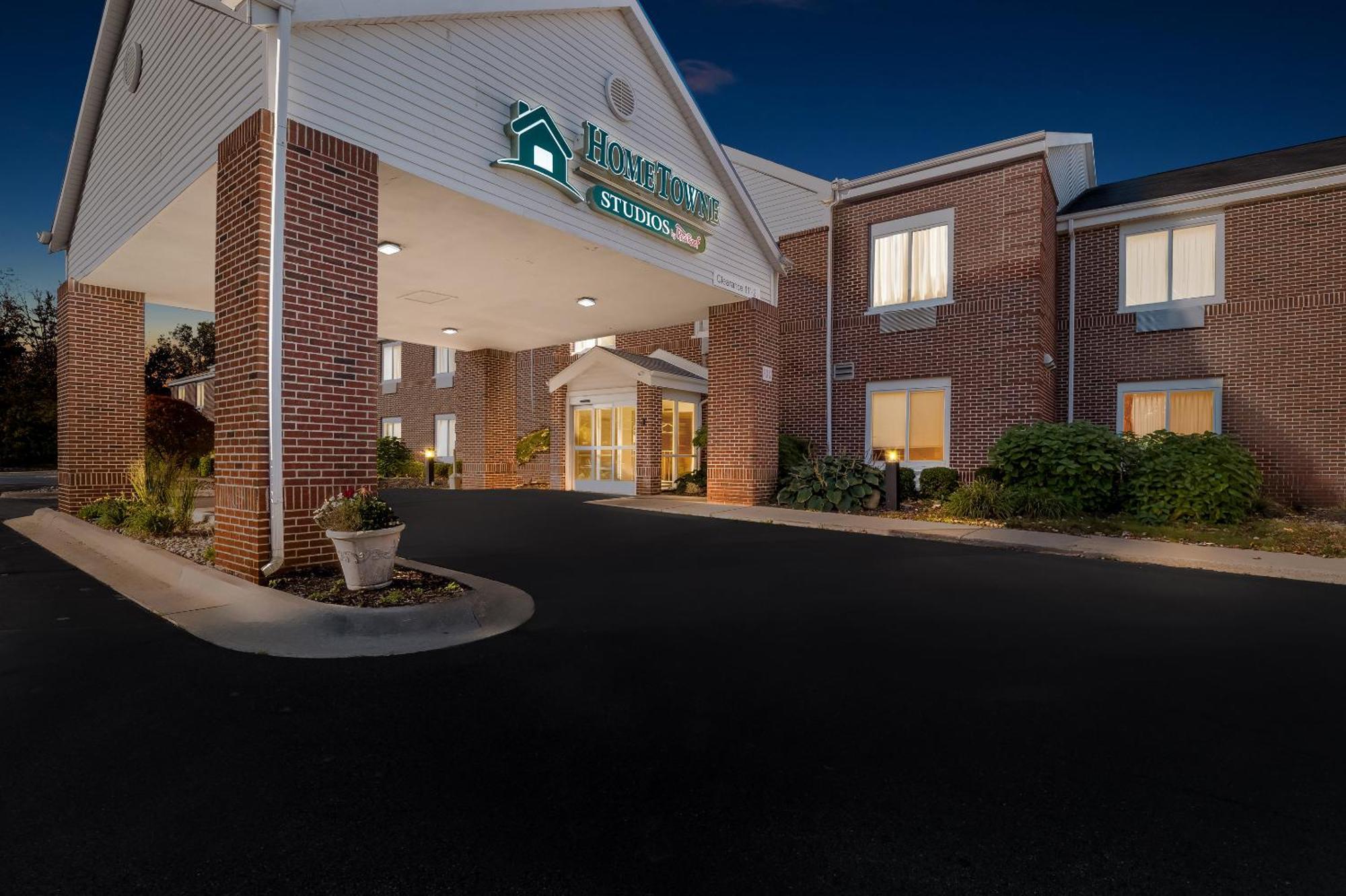 Hometowne Studios By Red Roof East Lansing - Okemos Exterior foto
